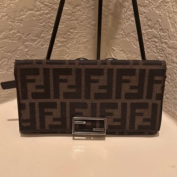 Fendi Women's Long Wallet Brown Zucca Logo Print Silver Clasp Closure - Picture 1 of 14